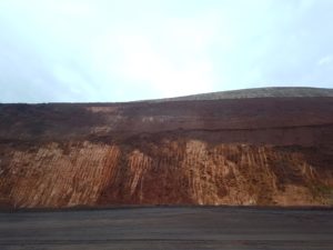 <p>Área desmatada perto da rodovia de acesso à mina S11D, em Canaã dos Carajás, Brasil, 2 de Fevereiro (imagem: Milton Leal para Diálogo Chino/ChinaFile)</p>