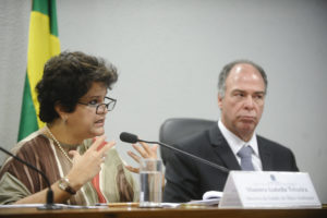 <p>Izabella Teixeira, ex-ministra do Meio Ambiente do Brasil (imagem: <a href="https://commons.wikimedia.org/wiki/File:CMMC_-_Comiss%C3%A3o_Mista_Permanente_sobre_Mudan%C3%A7as_Clim%C3%A1ticas_(21678326230).jpg">CMCC</a>)</p>
