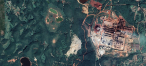 <p>A refinaria da Jisco perto de Nain, na Jamaica, vista via satélite (imagem: Google Earth)</p>