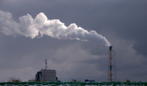 <p>La planta de carbón de Noshiro, Japón, es una de las beneficiarias de los subsidios otorgados por el gobierno (image: <a href="https://www.flickr.com/photos/chrissam42/2207873230/in/photolist-jPmf4R-5fZE4E-DacH2L-4n6VMQ-21zfhhd-21cye21-ZZev1T-22WYgpu-EPRAue-2f4jz2x-o5bZgc-o5bUDY-LajnWK-Jehmj1-KLuC4q-RBa7hc-2dsJ2CG-PM4k2c-2dsJ2Tm-2dsJ33E-PM4kfi-2dxat8p-2cq5pQq-2c8mQQM-2drzqPA-2c8mQUz-2c8mQWi-2cq5q7C-2drzr5q-2dsJ2Jy-PKVPoK-2c8mR4x-2c8mQZz-PM4ko4-2cq5pLY-2dsJ2Nb-2drzrbh">Chris Lewis</a>)</p>