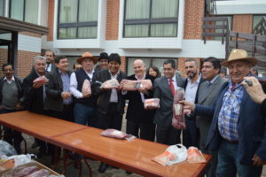 <p>Los ganaderos bolivianos están celebrando la apertura del mercado cárnico a China, una noticia que los tiene pensando en aumentar su producción. Foto: <a href="https://fegasacruz.org/presentacion-de-la-marca-boliviannaturalbeef/">Fegazacruz</a>.</p>