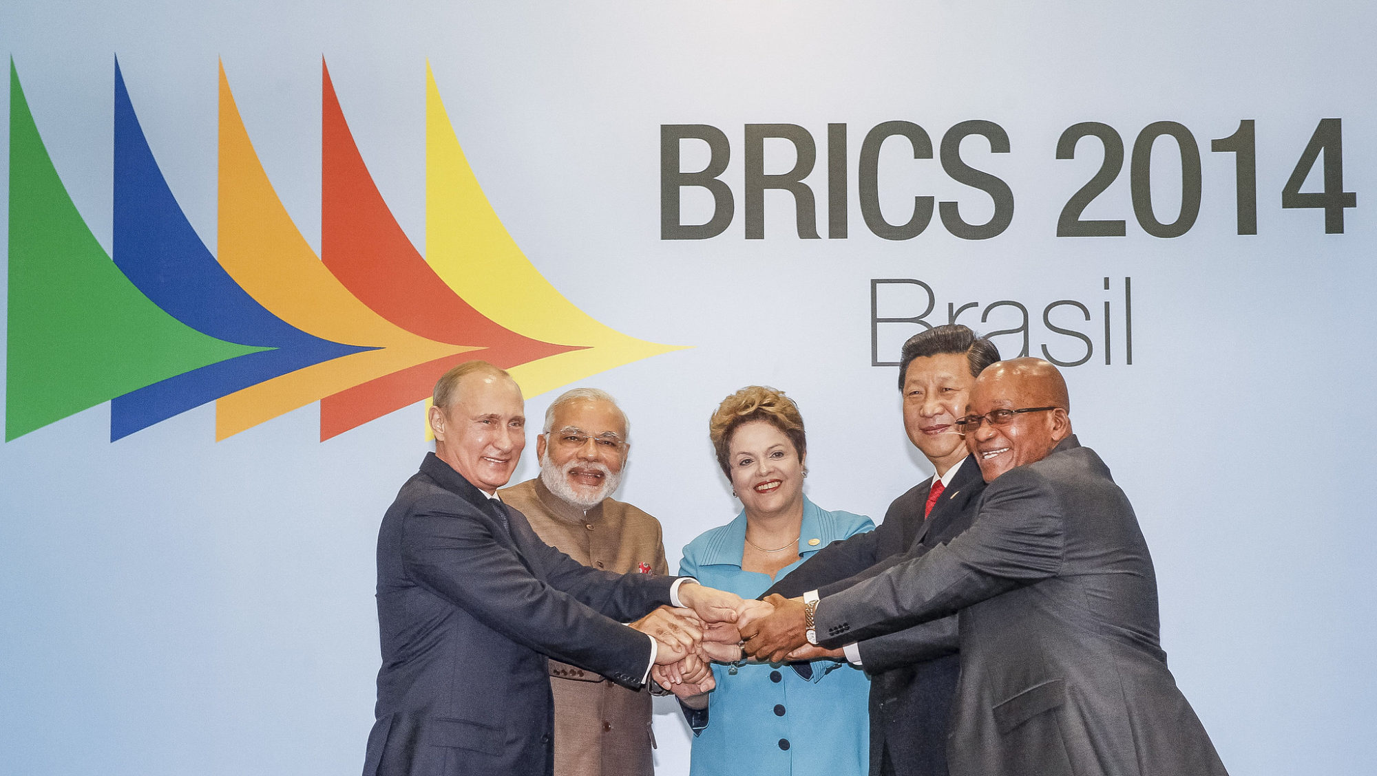 Líderes do BRICS posam na cúpula de 2014.
