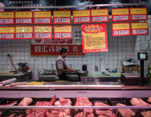 <p>Los precios del cerdo en China han escalado luego de la crisis de la peste porcina y productores extranjeros esperan aprovecharlo (image: <a href="https://commons.wikimedia.org/wiki/File:The_Pork_market_in_the_period_of_African_swine_fever_outbreak_in_China.jpg">SCJiang</a>)</p>