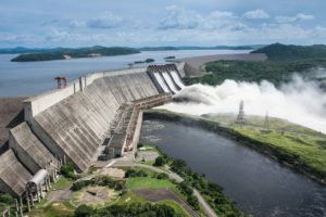 <p>A barragem de Guri tornou-se um símbolo dos problemas eléctricos da Venezuela, com a procura a ultrapassar a oferta. Imagem: Corpoelec.</p>