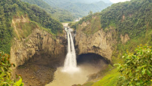 <p>Cachoeira de San Rafael, no Equador, retratada em 2018, dois anos após a entrada em operação da represa Coca Codo Sinclair (Imagem: Alamy)</p>