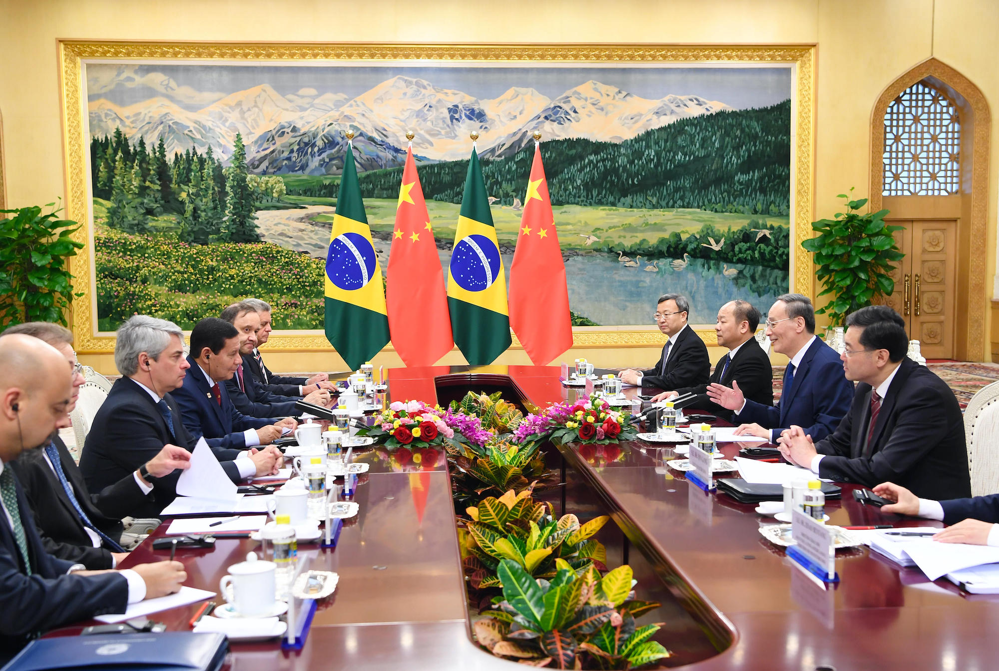 <p>A meeting of the China-Brazil High-Level Coordination and Cooperation Committee (COSBAN) in Beijing, May 2019 (Photo: Alamy)</p>