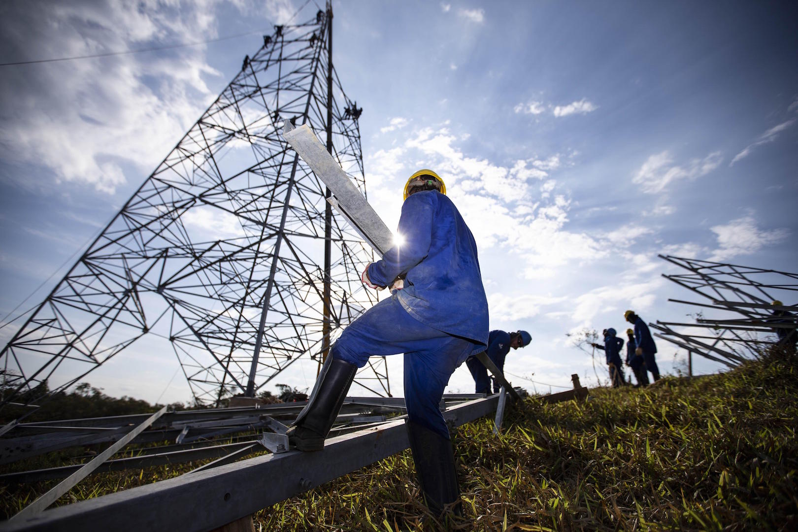 <p>Workers at a site of the linhão ultra-high-voltage electricity transmission project (image: Alamy)</p>