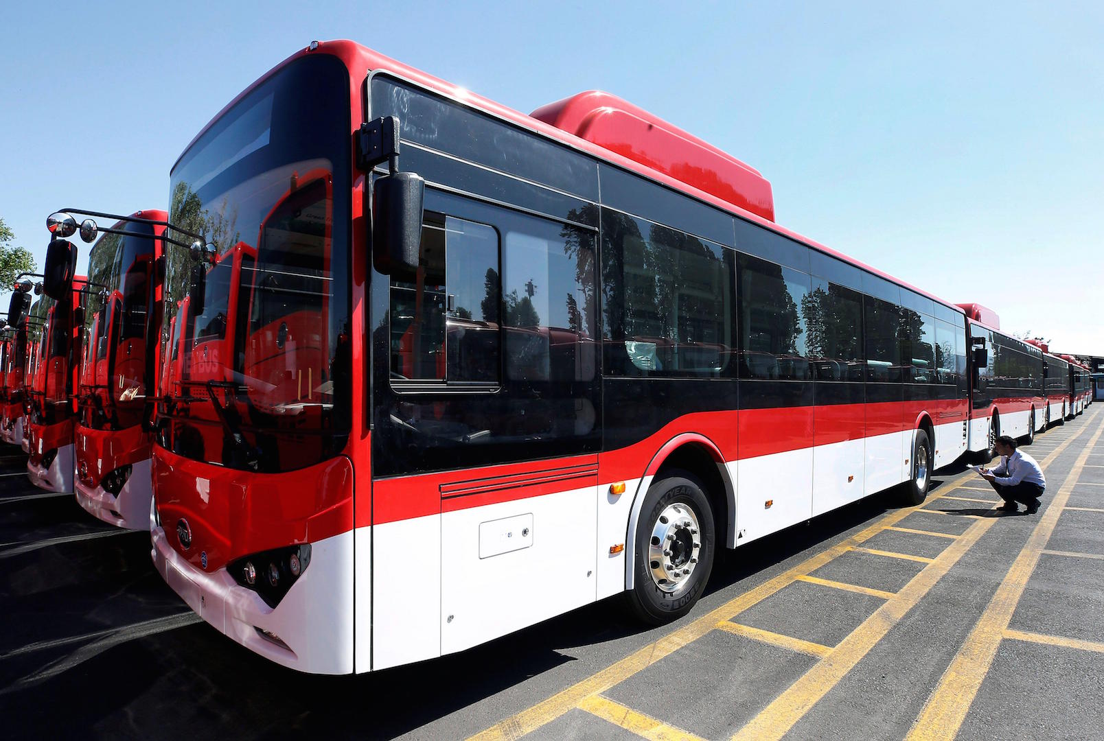 <p>Santiago&#8217;s new electric bus fleet, manufactured by China&#8217;s BYD, arrives in Santiago (image: Alamy)</p>