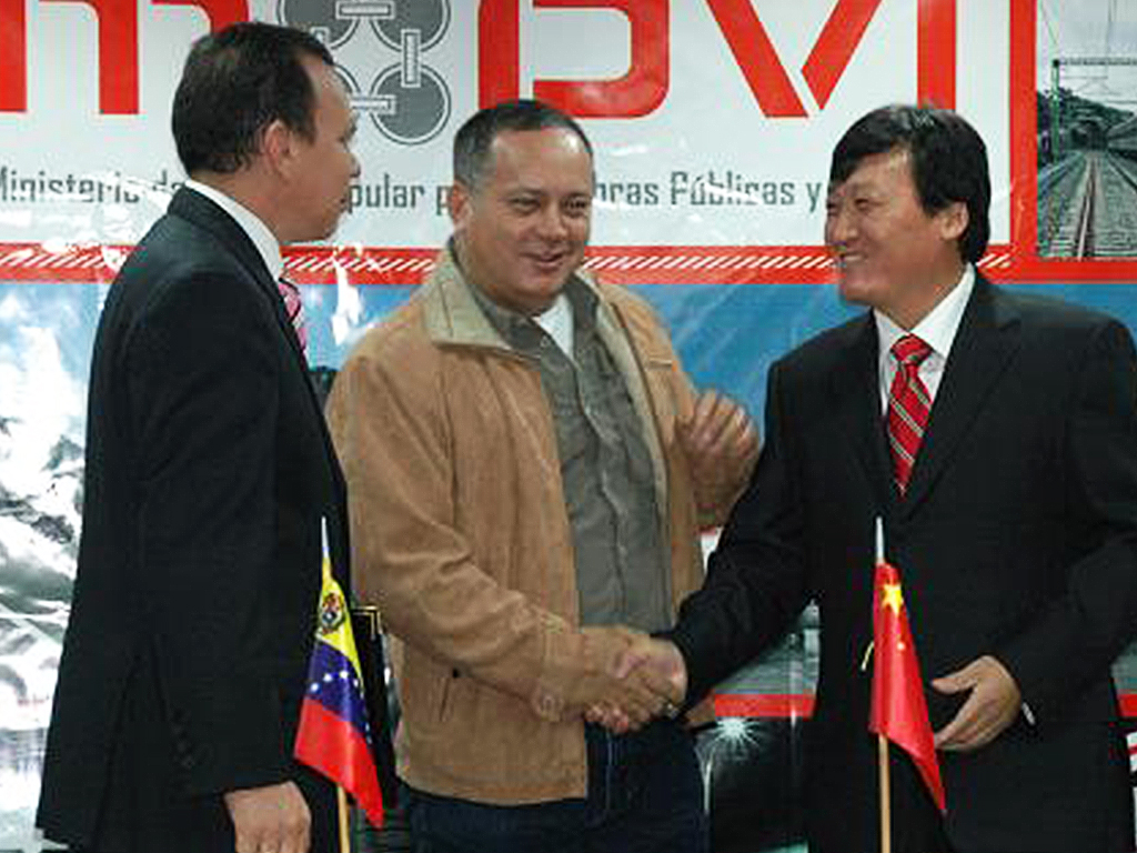 Diosdado Cabello and Bai Zhongren shaking hands