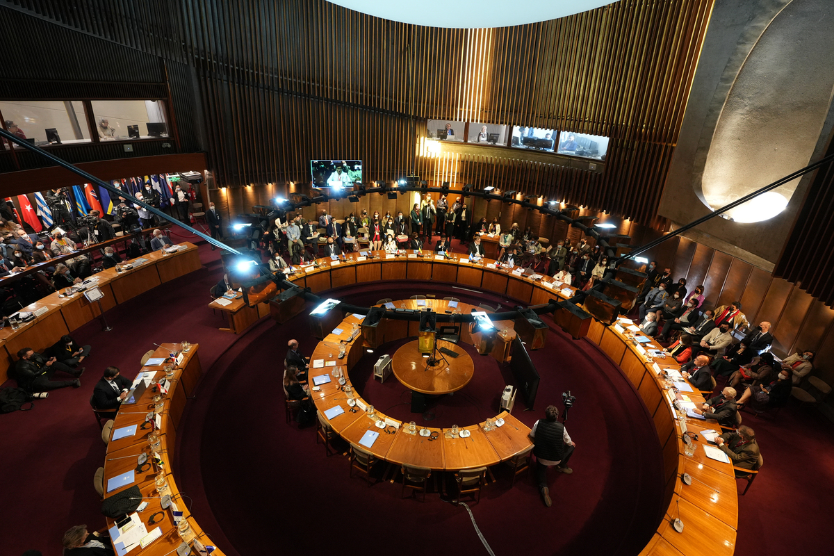 Aerial view of a conference, with a circular desk.