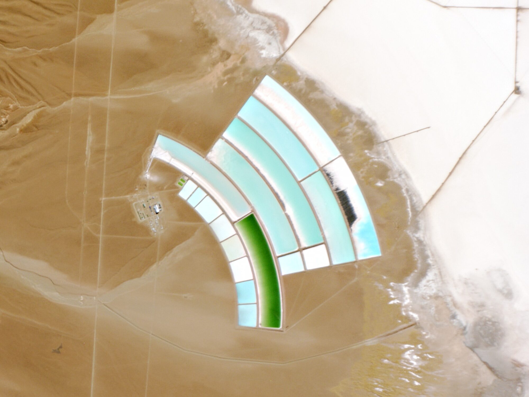 Vista aérea das lagoas de salmoura