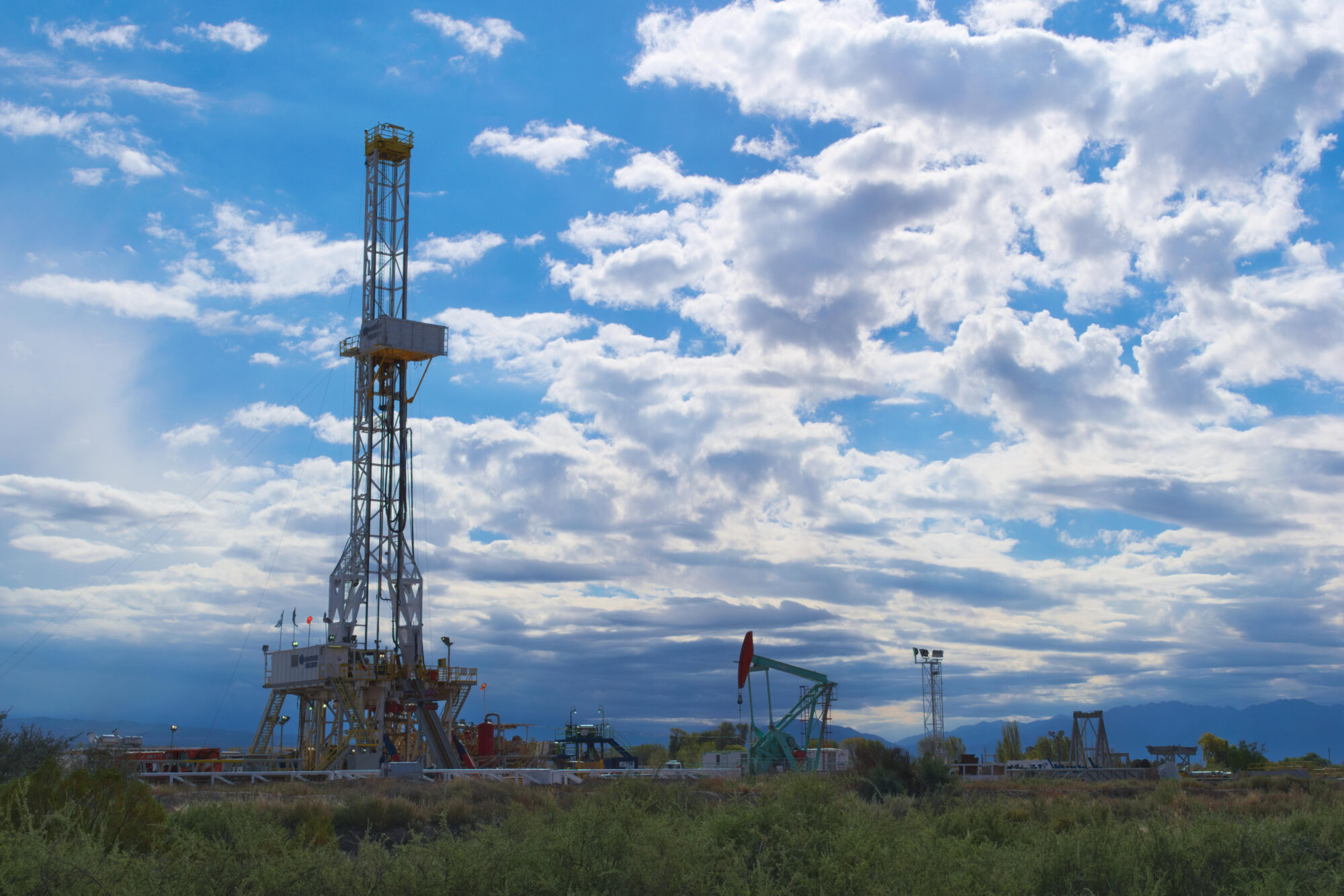 <p>An oil extraction facility in Mendoza, Argentina. &#8220;Developing gas will allow us to stop importing liquid fuels, and to export it to countries with polluting energy mixes,&#8221; Nicolini said. (Image: Hernan Schmidt / Alamy)</p>