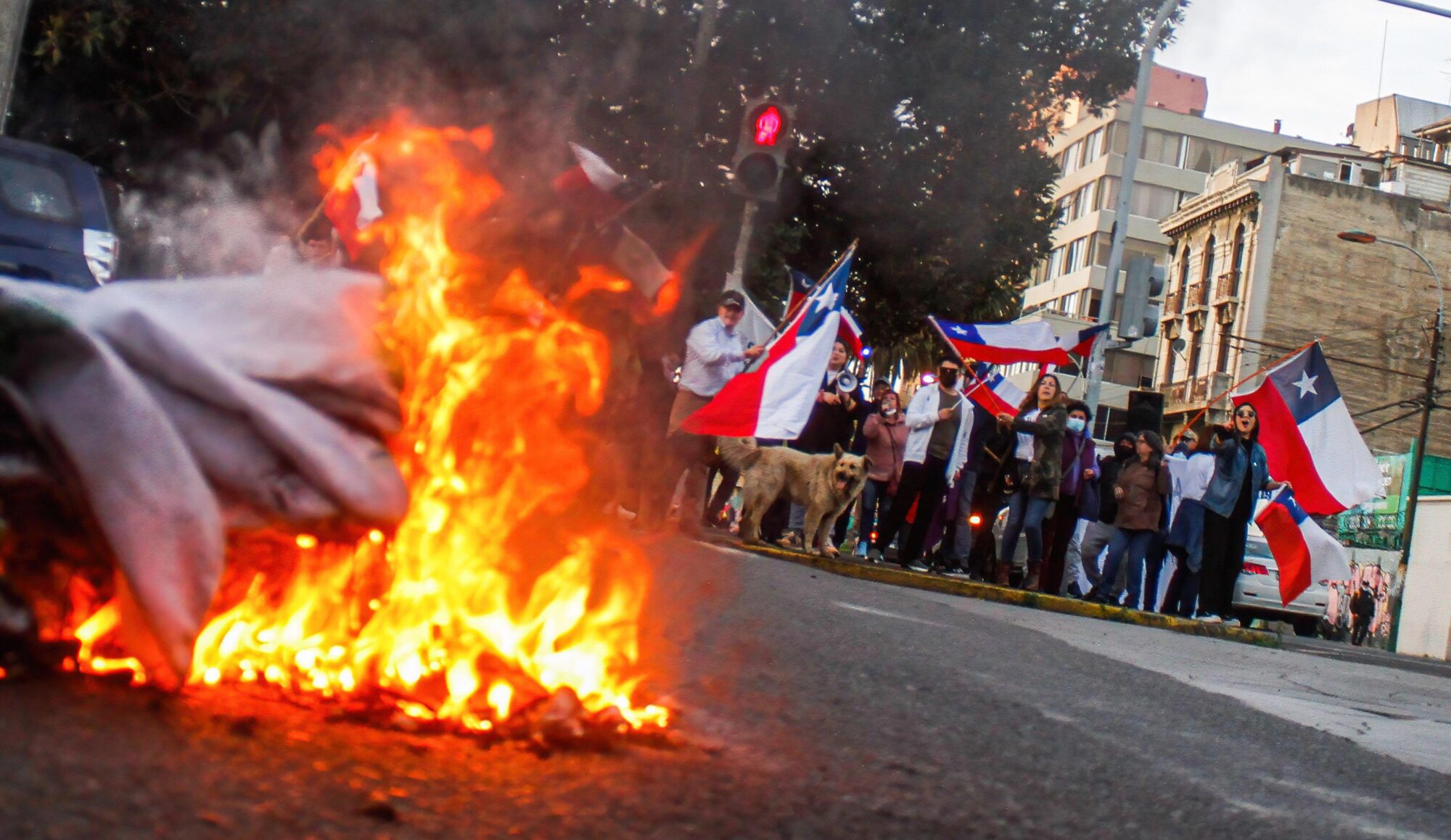 <p>A banner expressing support for Chile’s proposed new constitution is set on fire during a protest by supporters of the ‘reject’ campaign, in Valparaiso, August 2022. Chileans voted to reject the reform in a September referendum (Image: Cristobal Basaure Araya / SIPA / Alamy)</p>