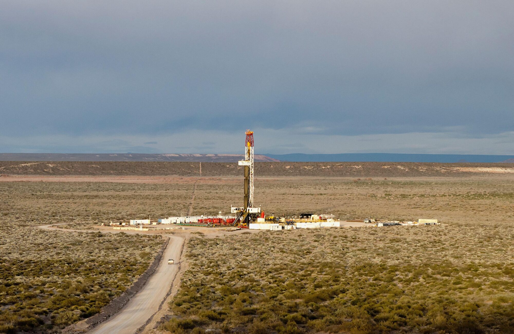 Drilling platform in Vaca muerta, Argentina