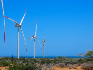 <p>Parque eólico Guajira 1, em La Guajira, no Caribe colombiano (Imagem: David González M. / Diálogo Chino)</p>