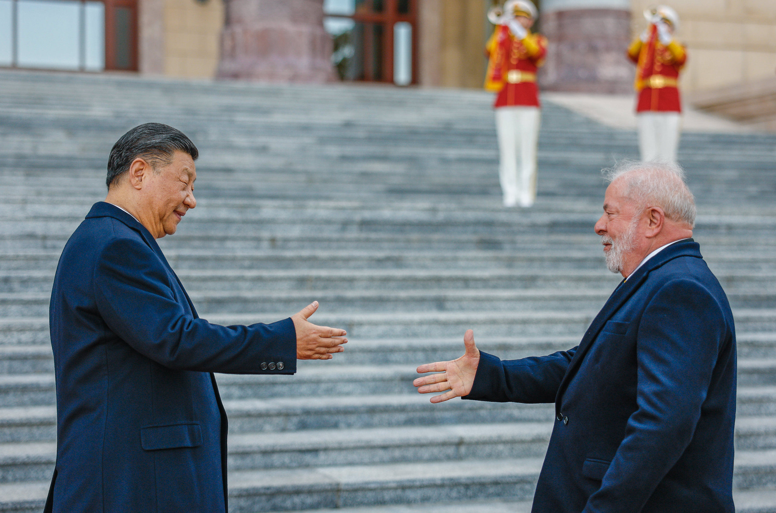 Chinese leader Xi Jinping greets Brazilian president Lula in Beijing, 14 April (Image: Ricardo Stuckert / Presidência do Brasil)