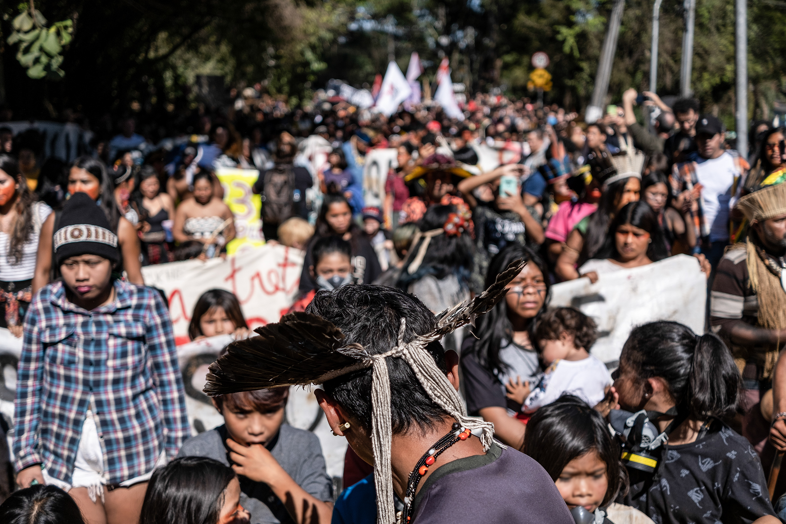 Jovens indígenas de 21 etnias saem às ruas contra o marco temporal