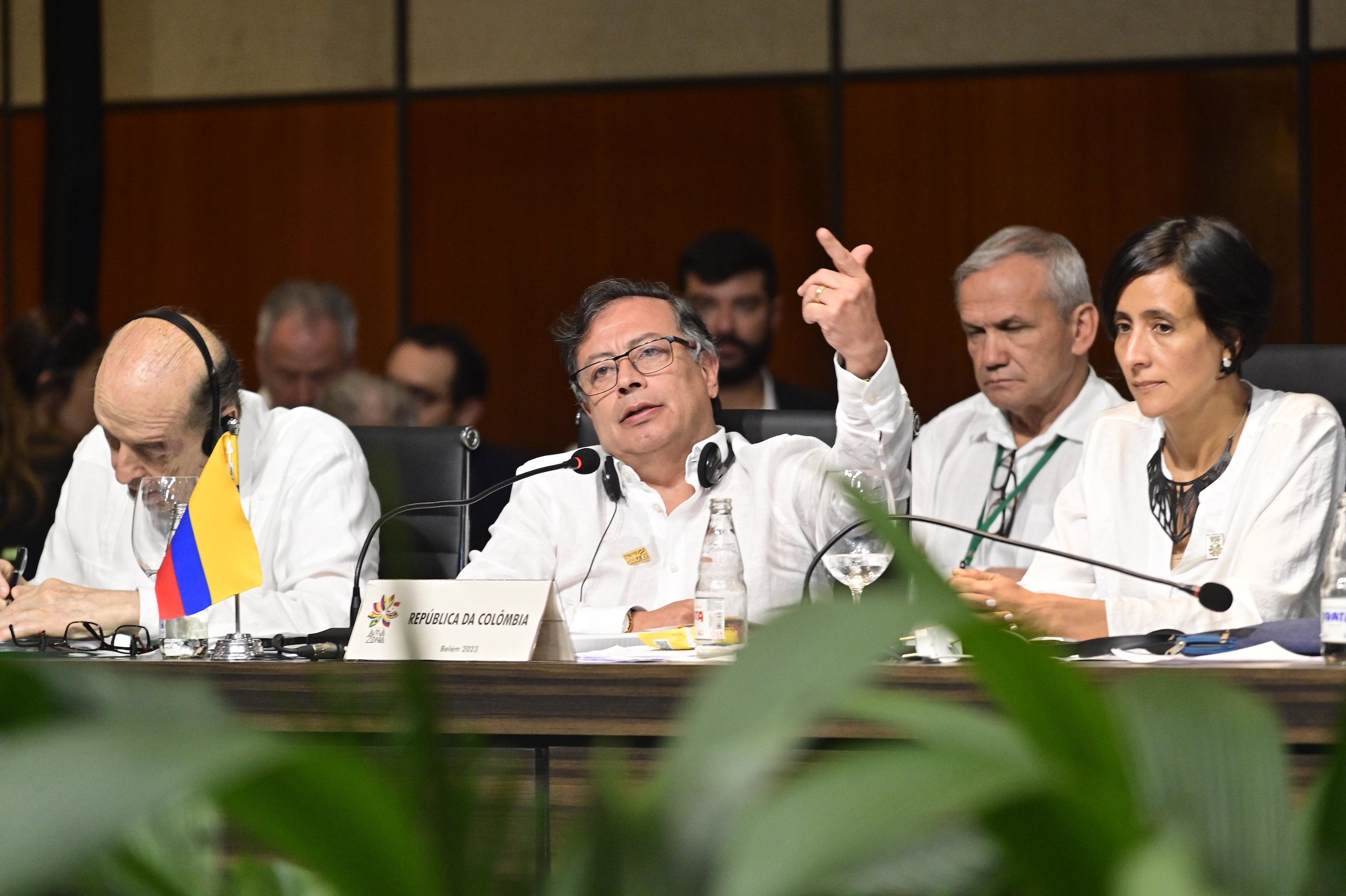 El presidente de Colombia Gustavo Petro hablando en una reunión