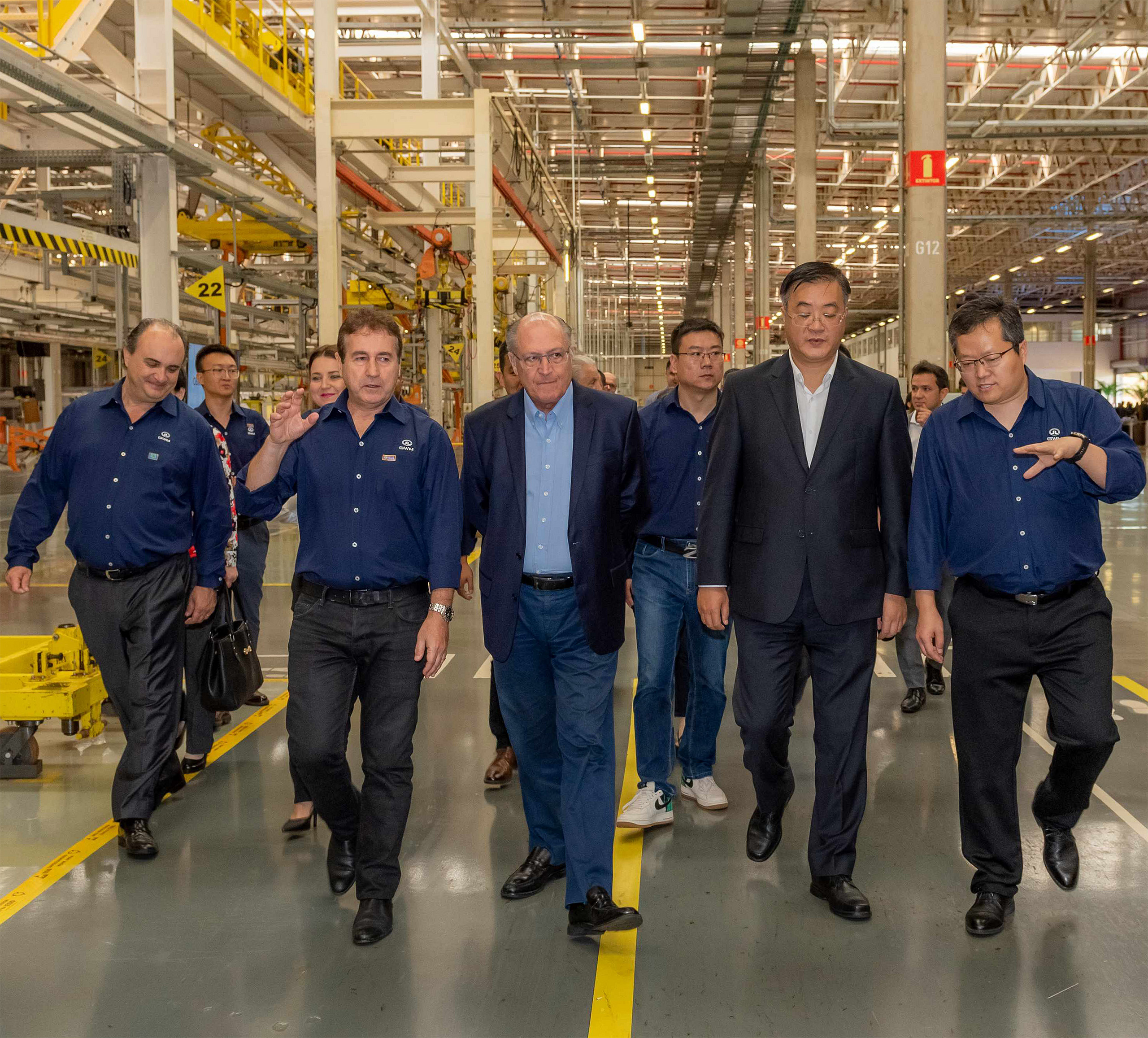 Em abril, o vice-presidente Geraldo Alckmin (ao centro) visitou a fábrica da montadora chinesa Great Wall Motors em Iracemápolis, São Paulo