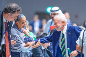 Brazil president Lula greeting a minister in a conference