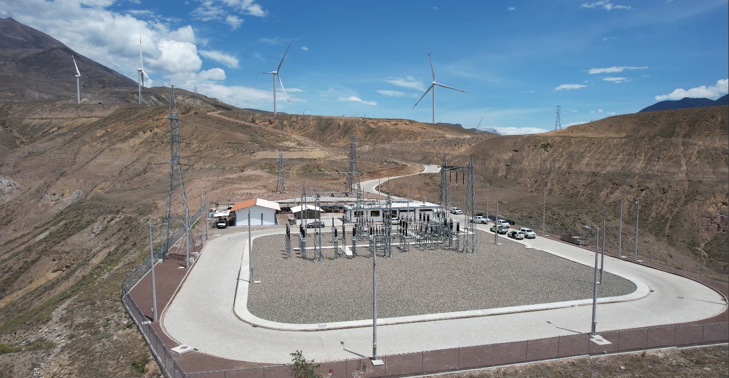 Turbinas eólicas em Minas de Huascachaca, maior parque eólico do Equador, em operação desde o fim de março